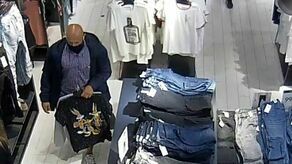 Policja szuka złodzieja z galerii handlowej w Lublinie. Ukradł pięć par spodni