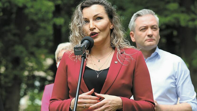 Monika Pawłowska pozowała w koszulce „Żądamy legalnej aborcji”. W kampanii prezydenckiej wspierała Roberta Biedronia