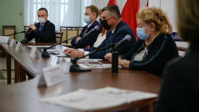 To nie jest choroba podobna do innych chorób wirusowych układu oddechowego, z którymi do tej pory się mierzyliśmy – mówi prof. Mirosław Czuczwar, kierownik II Kliniki Anestezjologii i Intensywnej Terapii SPSK-1 w Lublinie