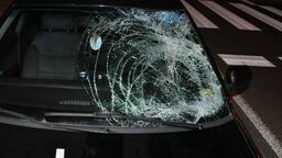 Kierowca audi nie zauważył pieszego na przejściu. Stracił prawo jazdy