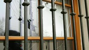 Powybijane szyby w kościele w Łęcznej, porozrzucane święte obrazki. "Chodzi też o straty moralne"