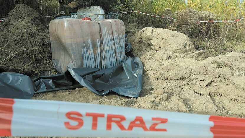 2 listopada 2019 roku, w dwóch miejscach na terenie miejscowości Osówka (w okolicy Gminnej Strzelnicy Osówka) jeden z przechodniów odnalazł pojemniki z nieznaną substancją