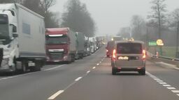 Kolejka ciężarówek przed granicą coraz dłuższa. Już ponad 50 km