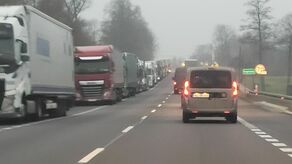 Kolejka ciężarówek przed granicą coraz dłuższa. Już ponad 50 km