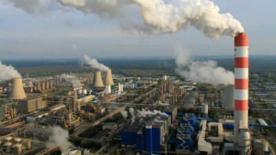 Rozbudowywana elektrociepłownia służy Zakładom Azotowym, a jednocześnie ogrzewa całe miasto. Jej nowy blok energetyczny będzie produkował 100 MW energii elektrycznej i 300 MW ciepła