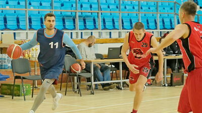 Piotr Ziółkowski (z piłką) był najlepszym zawodnikiem Memoriału Leszka Marii Roupperta

