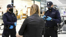 Maseczka albo mandat. Policyjne kontrole w galeriach handlowych w Lublinie [zdjęcia]