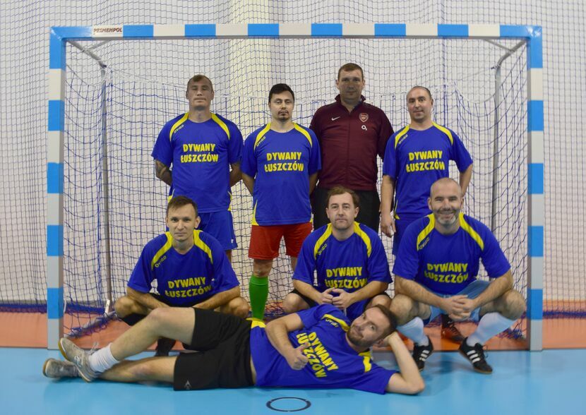 Dywany Łuszczów udanie rozpoczęły występ w 23. edycji Powiatowej Amatorskiej Ligi Futsalu w Świdniku<br />
<br />
