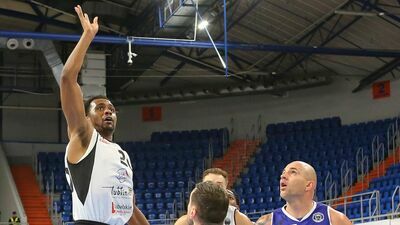 Doron Lamb (w białym stroju) to jeden z liderów Polskiego Cukru Pszczółka Start Lublin w tym sezonie