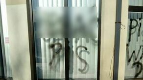 24-latek ukarany za wulgarne napisy na biurze poselskim PiS. Kara może zaskakiwać