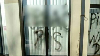 24-latek ukarany za wulgarne napisy na biurze poselskim PiS. Kara może zaskakiwać