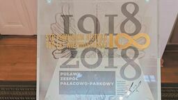 Tablica „Pomnika Historii” jeszcze w tym miesiącu powinna trafić na właściwe miejsce. Prawdopodobnie zostanie zamontowana przy głównym wejściu Pałacu Czartoryskich