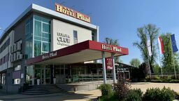 Docelowa wysokość hotelu przy Lubelskiej może wzrosnąć z 12 do 20 metrów. Zakładana jest również zmiana elewacji oraz zakrycie zamontowanych na dachu instalacji technicznych. Rozbudowa wymaga zmiany miejscowego planu, a ten potrzebuje oceny radnych, którzy poprosili o więcej czasu na zastanowienie.