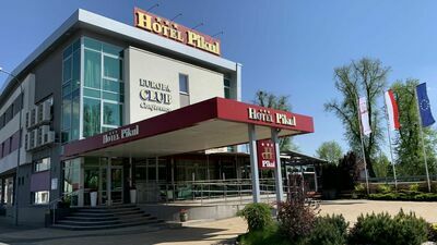 Docelowa wysokość hotelu przy Lubelskiej może wzrosnąć z 12 do 20 metrów. Zakładana jest również zmiana elewacji oraz zakrycie zamontowanych na dachu instalacji technicznych. Rozbudowa wymaga zmiany miejscowego planu, a ten potrzebuje oceny radnych, którzy poprosili o więcej czasu na zastanowienie.