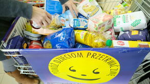 Podczas tegorocznej akcji zbierane są wyłącznie dary rzeczowe: żywność, słodycze, środki czystości, maskotki (które można zdezynfekować) i nowe pluszaki a także nowa, nieużywaną odzież (ze względu na COVID-19 i ograniczone możliwości magazynowania darów)