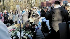 Uroczystości pogrzebowe odbyły się w  archikatedrze w Lublinie, mszy przewodniczył arcybiskup Stanisław Budzik, a homilię wygłosił biskup Mieczysław Cisło. Dalsza część uroczystości pogrzebowych odbyła się na cmentarzu żydowskim w Izbicy.