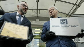 Łukasz Reszka, starosta świdnicki i Jacek Kamiński, dyrektor SP ZOZ w Świdniku