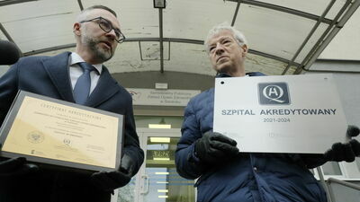 Łukasz Reszka, starosta świdnicki i Jacek Kamiński, dyrektor SP ZOZ w Świdniku