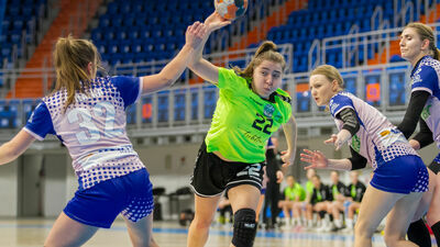 Gabriela Tomczyk (z piłką) rozegrała w sobotę bardzo dobre zawody

