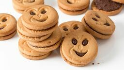 Urzędnik tłumaczy, że zjadł tylko ciasto nasączone alkoholem