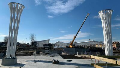 Lublin. Kolejne elementy dworca dotarły na plac budowy