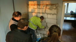 Przyszli mieszkańcy domu przygotowują już wnętrza, w których będą mogli zacząć nowe, lepsze życie