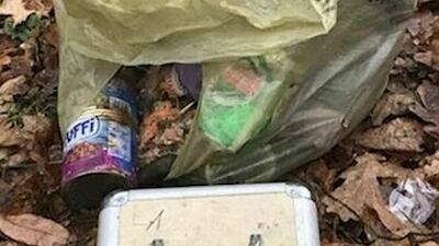 Nie sprawdził co wyrzuca do śmieci i to go zgubiło