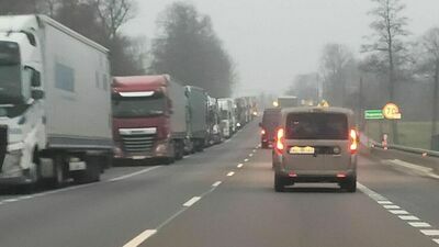 Granica. Napięcie rośnie, sznur ciężarówek na 45 kilometrów