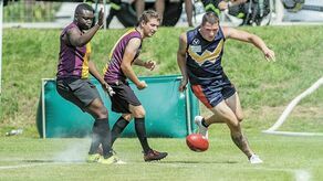 To jest piłka na sterydach. Ta dyscyplina jest ciężka, dziwna i – przede wszystkim – nieprzewidywalna – mówi Damian Staliś (z prawej)