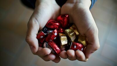 Dyrektor tłumaczył, że zjadł ciasto nasączone spirytusem i baryłkę z likierem