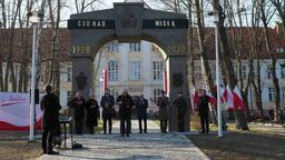 Odsłonięcie instalacji patriotycznej Łuk Zwycięstwa