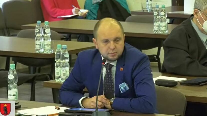 Radny Sebastian Ignaciuk na sesji rady: „Likwidacja szkoły to nie jest nic strasznego”. 