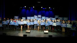 Dostali czeki z kwotami, a jeszcze nie złożyli nawet wniosków. "Wzięliśmy udział w przedstawieniu"