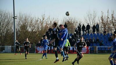 Omega Stary Zamość (czarne stroje) liderem Keeza zamojskiej klasy okręgowej po rundzie jesiennej

