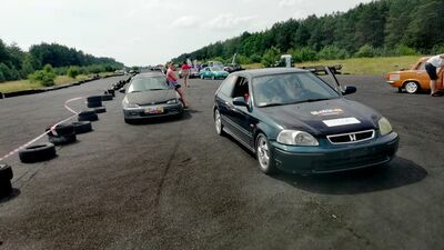 Biała Podlaska: Wojsko na lotnisku i kierowcy nie mają gdzie "wpadać w poślizg"