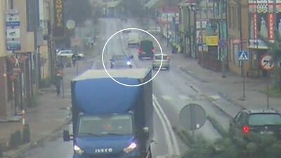 Za tę sytuację na drodze kierowca mercedesa stracił prawo jazdy