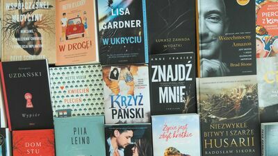 Książki na jesienne wieczory. Co warto mieć na półce?