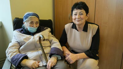 – Chcemy obdarować osoby w podeszłym wieku, o bardzo niskich dochodach. Są to osoby pokrzywdzone, które przez wiele lat doświadczały przemocy, osoby eksmitowane, osoby z problemami zdrowotnymi i trudnościami z chodzeniem – mówi Teresa Czechowska, pomysłodawczyni Świątecznej Pomocy dla Seniorów. 