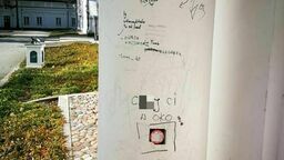 Ostatnie wulgarne malunki na budynku Miejskiej Biblioteki Publicznej