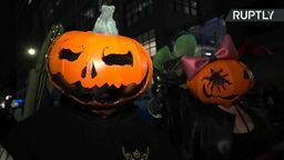 Ulicami przeszły postaci z horrorów oraz z serialu "Squid Game"