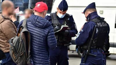 Mandat za brak maseczki może sięgnąć 500 zł.