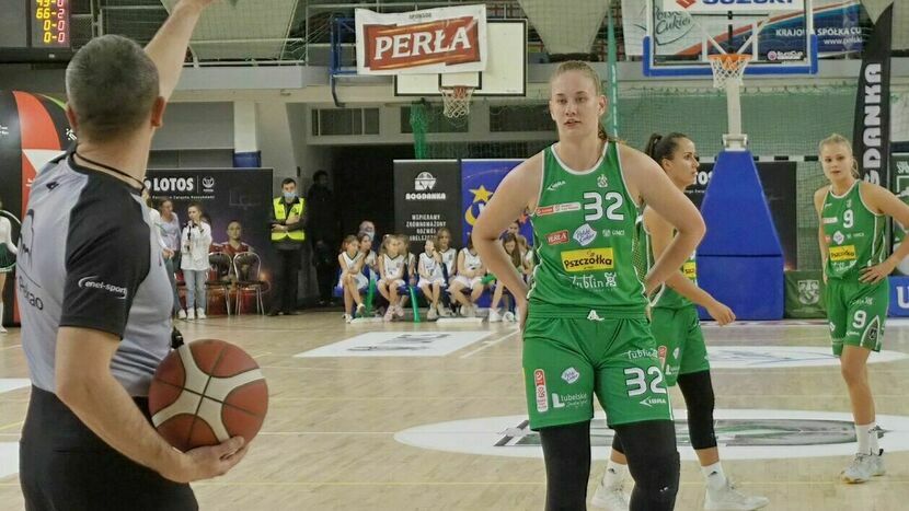 Natalia Kurach (z numerem 32) jest jedną z tych koszykarek, które otrzymały powołanie do kadry.