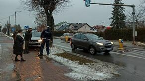 Zderzenie mitsubishi i audi w Kraśniku. Poszkodowana kobieta w ciąży