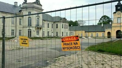 Ktoś wtargnął na dziedziniec pałacu. Burmistrz: „Totalna opozycja”