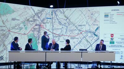 Podczas wczorajszego podpisania umowy nie obyło się bez małej wpadki. Z zaprezentowanej mapy wynika, że obwodnica będzie przebiegać na południe od Nałęczowa. W rzeczywistości nowa droga ominie miasteczko od północy