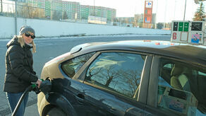 Pani Jolanta korzysta ze stacji przy Carrefour przy al. Witosa w Lublinie: – Ta stacja jest jedną z tańszych. Dlatego często tutaj przyjeżdżam i tankuję do pełna – mówi