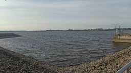 Wędkarze wypadli z łódki. Dla jednego z nich zakończyło się to tragicznie 