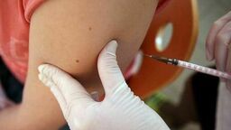 Jak działa nowa szczepionka przeciwko COVID-19? Polska już ją zamówiła