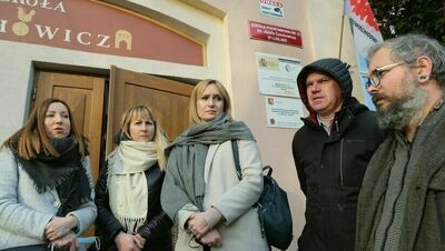 Protestujący rodzice Lidia Bartoszewska, Monika Bogucka, Anna Józefowicz-Romska, Krzysztof Basiński, Mikołaj Maciejewski