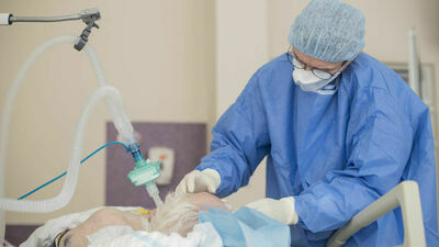 Dlaczego ten wirus mutuje? Bo za słabo z nim walczymy